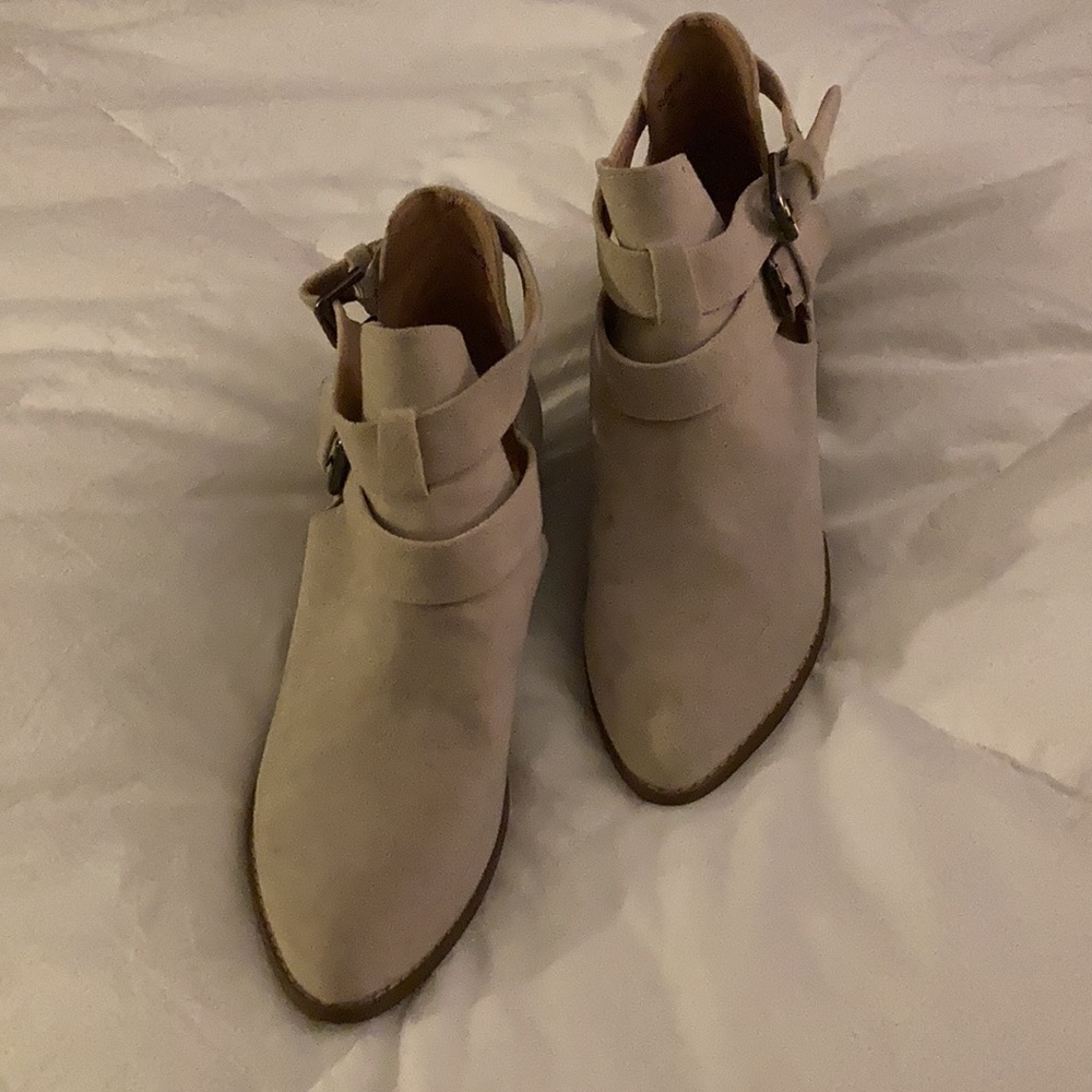 Booties never worn - Picture 2 of 5